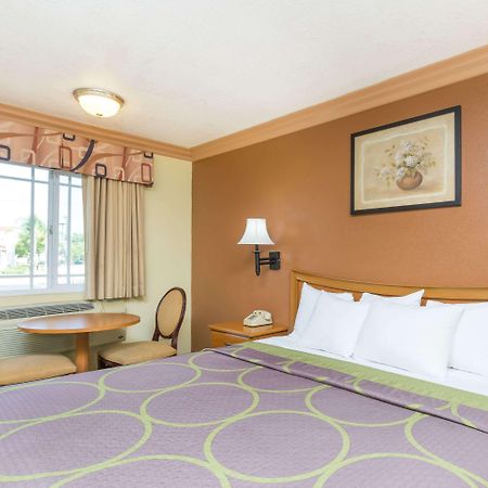 Super 8 by Wyndham Azusa Bagian luar foto