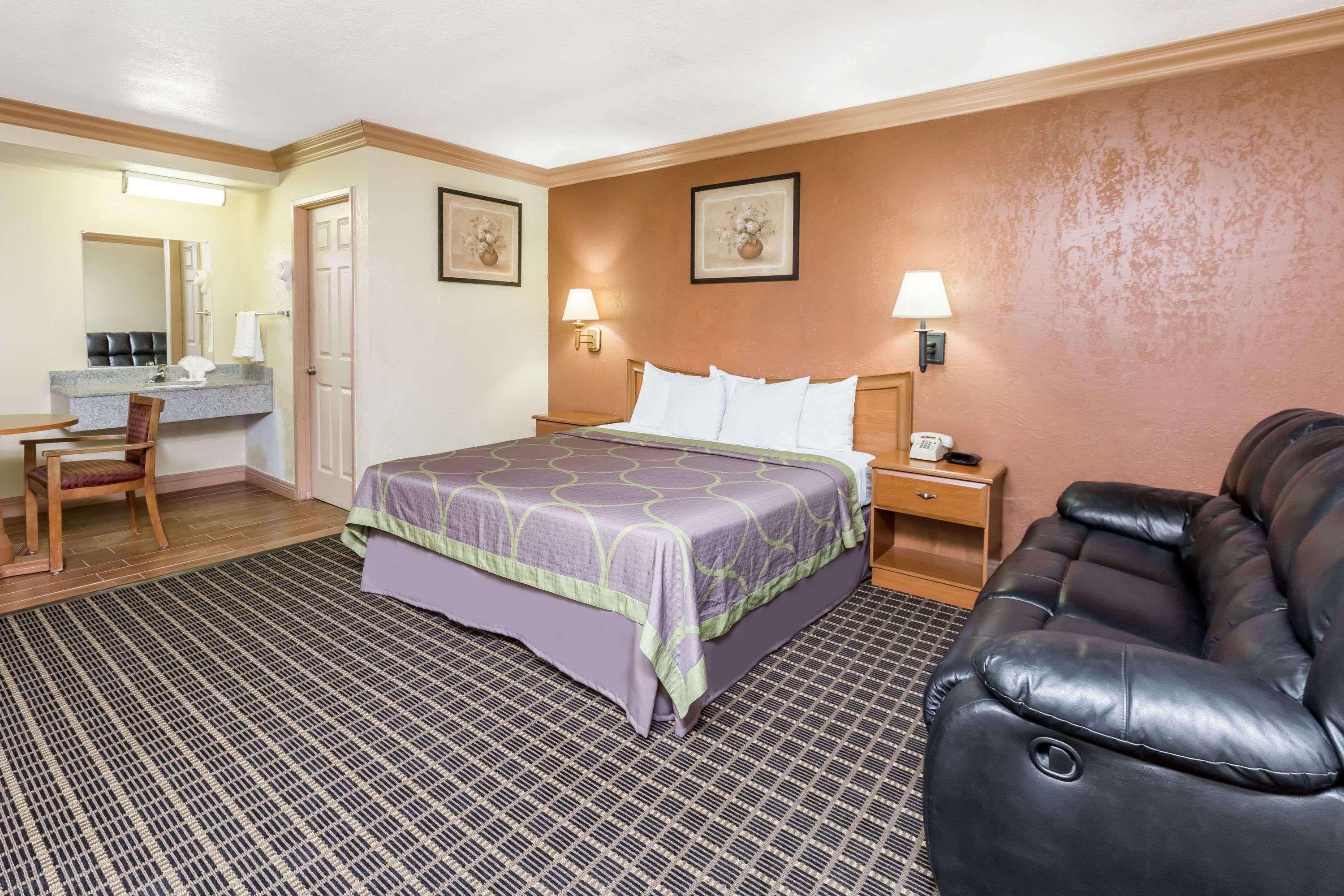 Super 8 by Wyndham Azusa Bagian luar foto