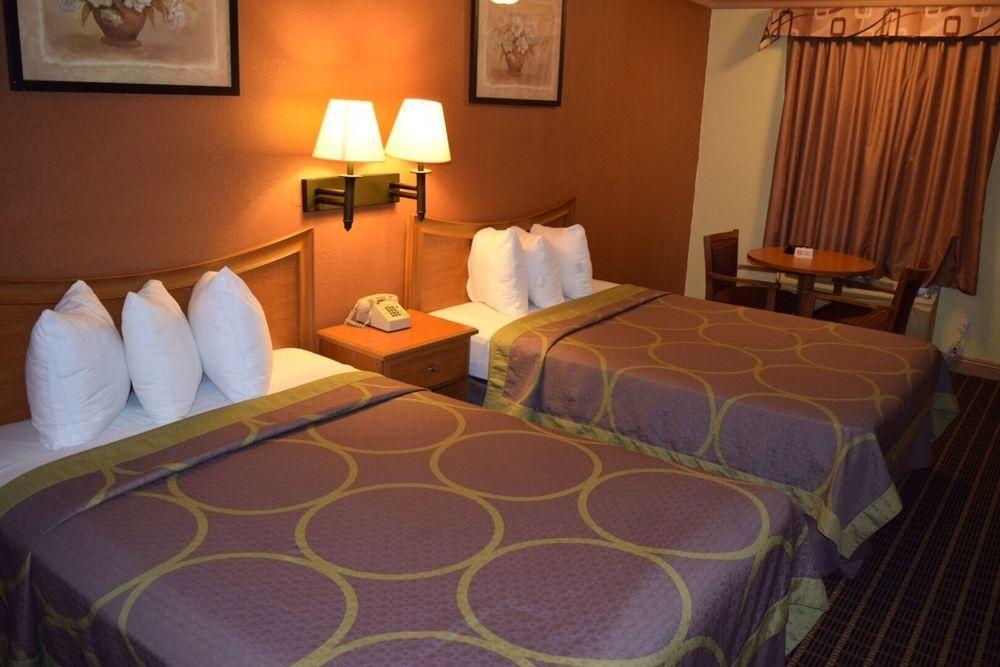 Super 8 by Wyndham Azusa Bagian luar foto