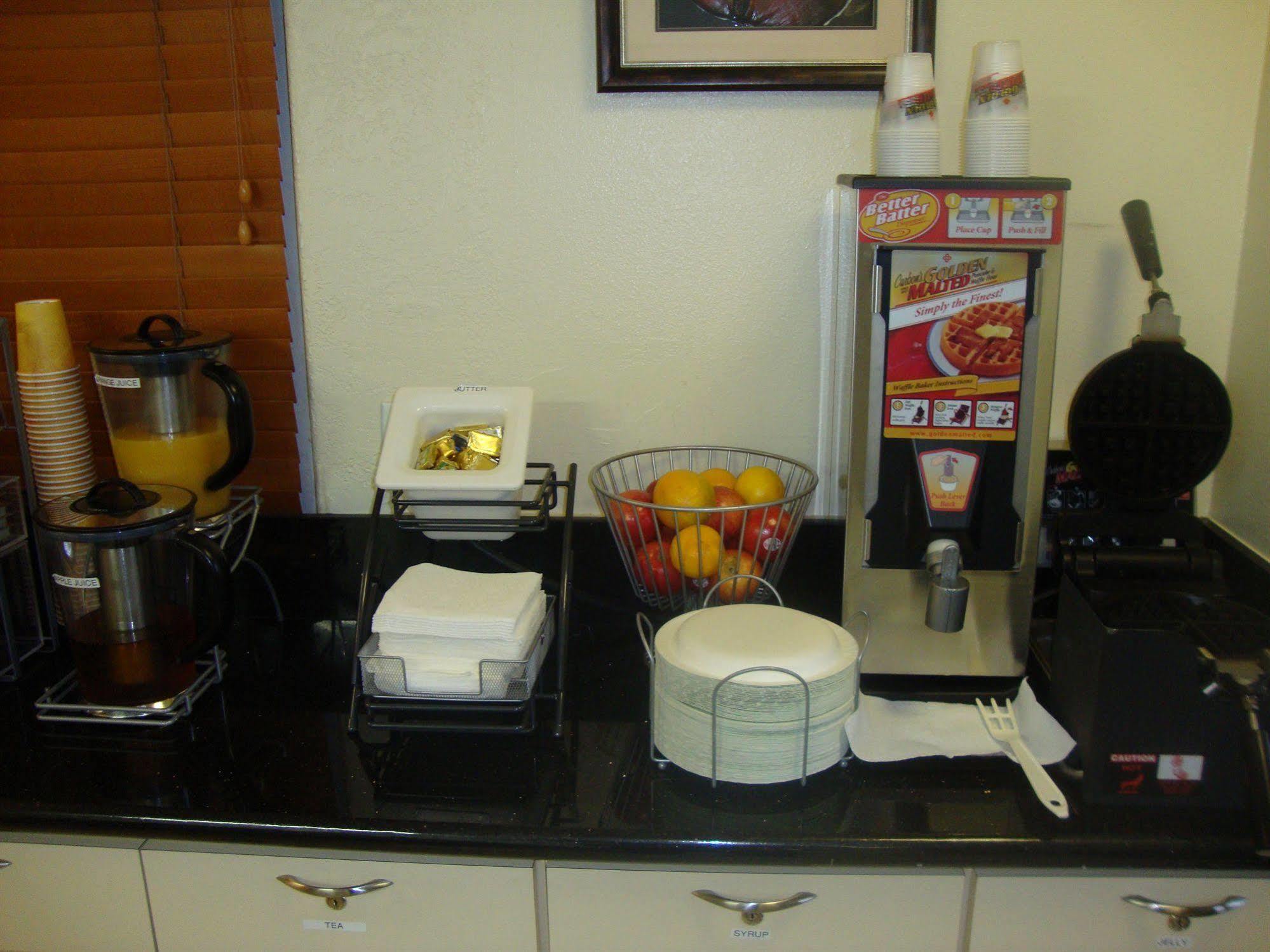 Super 8 by Wyndham Azusa Bagian luar foto